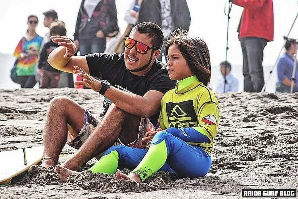 Clases de surf para principiantes en Arica Chile — corre tu primera ola